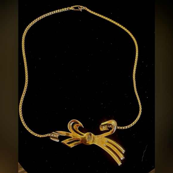 VintageElegant Gold Tone Choker Necklace with Teal Baguettes and Crystal Accents - Picture 6 of 9